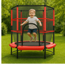 Trampolín 130 cm con Red de Seguridad para Niños 2 a 4 Años, niño saltando alegremente en el jardín.